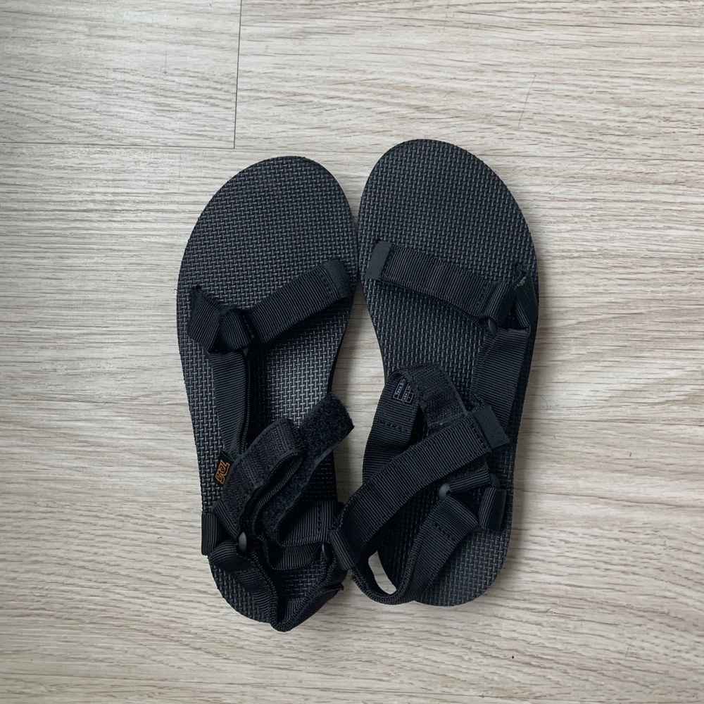 Nearly new Teva Original Universals